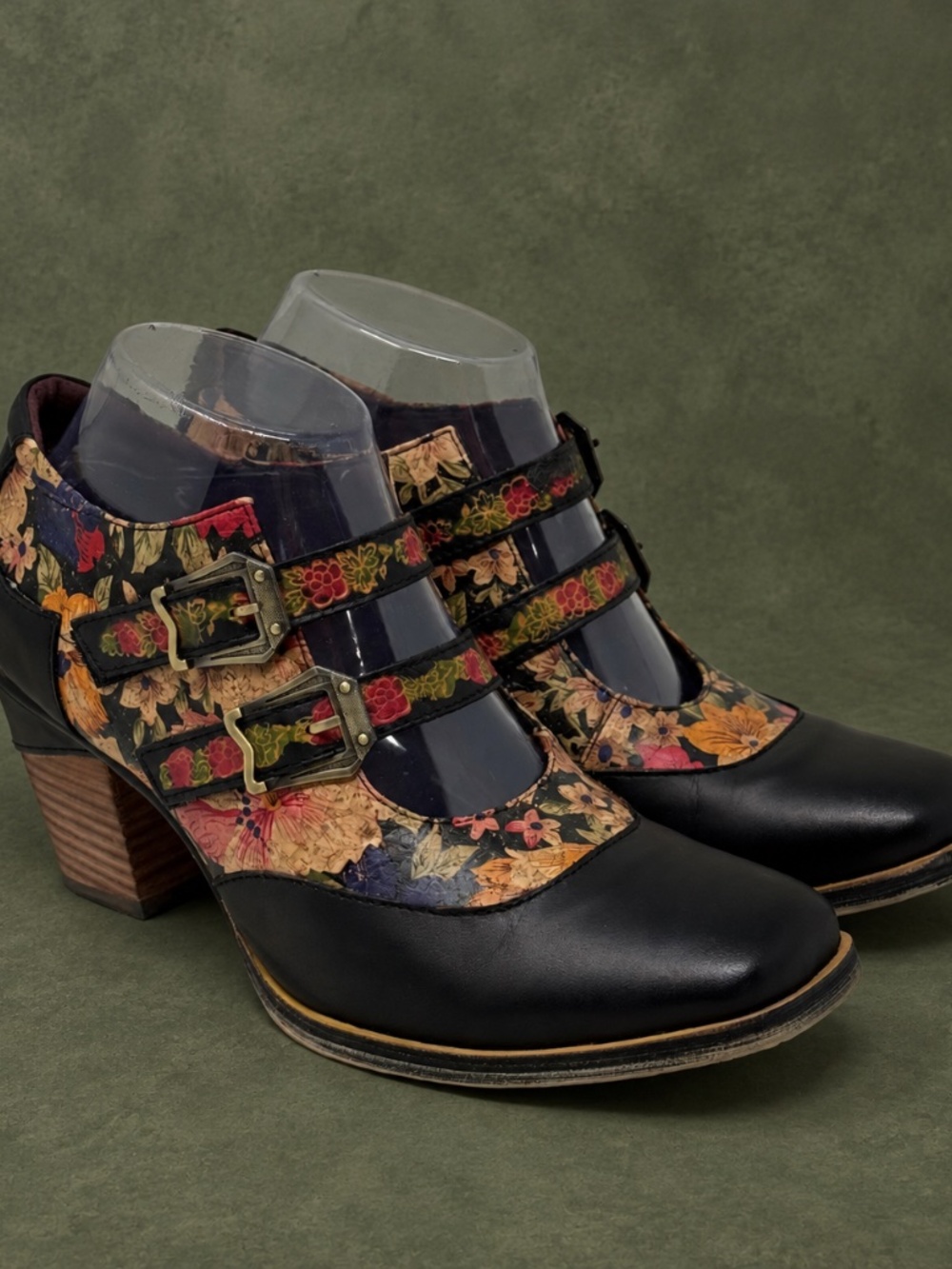 L’Artiste by Spring Step floral leather Mary Jane booties, size 39